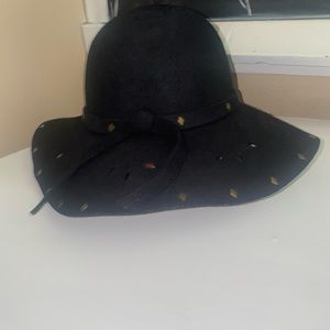 Black floppy hat